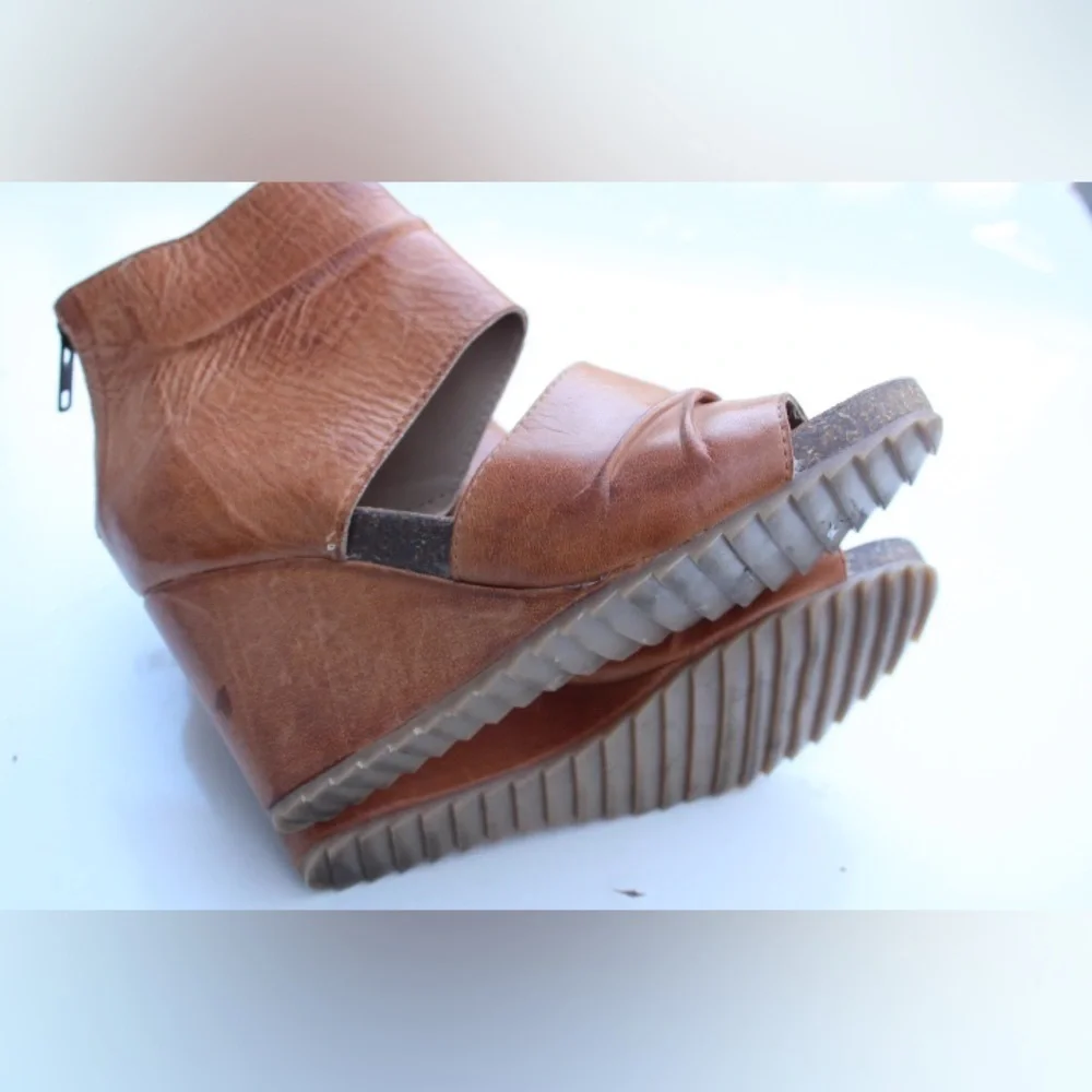 Diba True next n line wedges